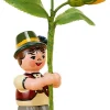 Hubrig Volkskunst Blumenmädchen*Blumenkind Junge mit Tagetes, 11 cm, farbig von