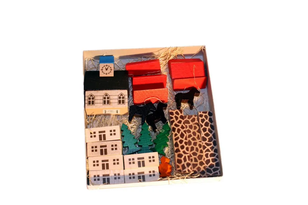 Holzspielwaren Ebert Neuheiten | Holzspielzeug*Dorf mit Kirche im Karton, , 15 cm von Ebert GmbH