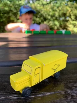 Robbi Weber Neuheiten*LKW Postauto, farbig aus Holz von