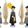 Knuth Neuber Weihnachtsfiguren*Miniatur - 3 Kurrendesänger mit 2 Spanbäumen, von