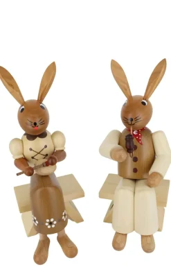 SEIFFENcom by Nestler GmbH Osterhasen*Osterhase - Hasenpaar auf Stühlen, 22 cm, von SEIFFEN.COM