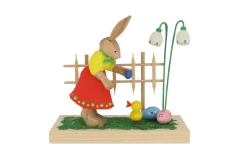 Bettina Franke Neuheiten | Osterhasen*Osterhase - Häsin am Gartenzaun, geschnitzt, 11 cm von