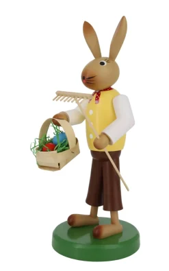 SEIFFENcom by Nestler GmbH Neuheiten | Osterhasen*Osterhase mit Rechen und Korb, 28 cm, von SEIFFEN.COM