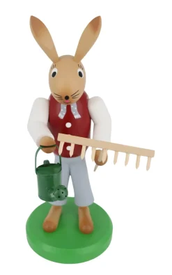 SEIFFENcom by Nestler GmbH Neuheiten | Osterhasen*Osterhase mit Rechen und Gießkanne, 28 cm, von SEIFFEN.COM