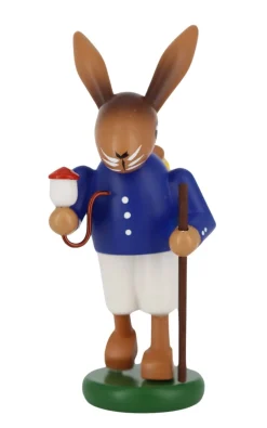 SEIFFENcom by Nestler GmbH Neuheiten*Osterhase mit Wanderstock, Pfeife und Korb, 9 cm, von SEIFFEN.COM