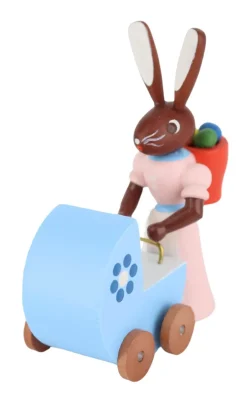 holz.kunst Stephan Kaden Neuheiten | Osterhasen*Osterhase Mutter mit blauem Kinderwagen von Stephan Kaden