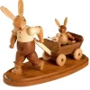 Müller Kleinkunst Osterhasen*Osterhasenvater mit Kind auf Bollerwagen, von
