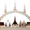 SEIFFENcom by Nestler GmbH Bestseller | Schwibbogen*Schwibbogen Seiffener Dorf mit bel. Straßenlaterne und Kirchturmuhr von SEIFFEN.COM