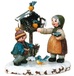 Kinder Hubrig Volkskunst Neuheiten | Hubrig Winterkinder*Winterkind Vogelfütterung von